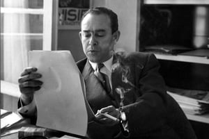 Mehdi Ben Barka dans son bureau de Genève, 1965. © Archives Jeune Afrique