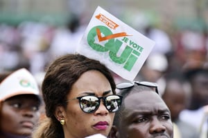 Lors du référendum du 30 octobre, 42 % des Ivoiriens se sont exprimés sur le nouveau texte. 93,42 % d’entre eux ont voté « oui ». © ISSOUF SANOGO/AFP
