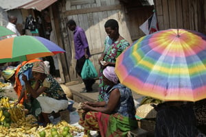 Scène de rue à Bujumbura, en juillet 2015. © Jerome Delay/AP/SIPA