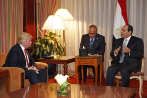 Donald Trump avec le président égyptien Abdelfattah al-Sissi, au Plaza Hotel, à New York, le 19 septembre 2016. © DOMINICK REUTER/AFP