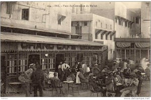 Une place dans le quartier juif de Fès, au Maroc, au début du 20e siècle. © Wikimedia Commons