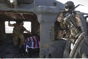 Des parachutistes américains sur la base aérienne de Kanhadar le 10 octobre 2010. © David Guttenfelder/AP/SIPA