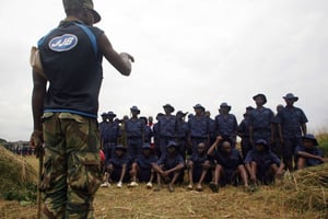 En 2011, des anciens combattants de la crise ivoirienne participent à des exercices avant d’intégrer l’armée. © Emanuel Ekra/AP/SIPA