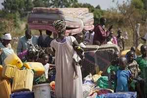 Des réfugiés sud-soudanais venant de traverser la frontière avec l’Ouganda, en janvier 2014. © Rebecca Vassie/AP/SIPA