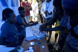 Des Haïtiens votent pour la présidentielle, le 20 novembre 2016 à Port-au-Prince. © Dieu Nalio Chery/AP/SIPA