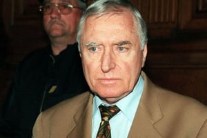 Bob Denard lors du procès de l’assassinat du président Ahmed Abdallah. Paris, le 4 mai 1999. © Jacques Brinon AP/SIPA