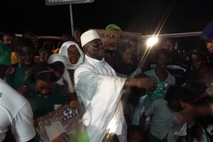 Yahya Jammeh en meeting le 28 novembre à Sukuta, près de Banjul. © Benjamin Roger/Jeune Afrique
