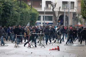 Des manifestants en colère après l’assassinat de Chokri Belaïd le 6 février 2013. © Amine Landoulsi/AP/SIPA