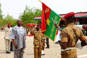 Le Premier ministre du Burkina Faso Paul Kaba Thiéba et le général Pingrenoma Zagré. © US Army Africa/CC BY 2.0
