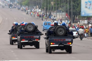 Des forces de la police congolaise anti-émeutes en patrouille dans les rues de Kinshasa après des violences, le 20 septembre 2016 (illustration). © John Bompengo/AP/SIPA