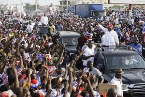 Nana Akufo-Addo entouré de ses partisans à Accra, le 4 décembre 2016. © Sunday Alamba/AP/SIPA