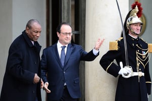 Alpha Condé reçu par  François Hollande à l’Élysée, en avril. © Stephane De Sakutin/AFP