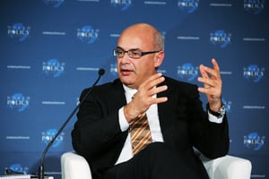 Hakim Ben Hammouda à Cannes le 9 décembre 2012 à l’occasion de la World Policy Conference consacrée à l’Afrique. © WPC