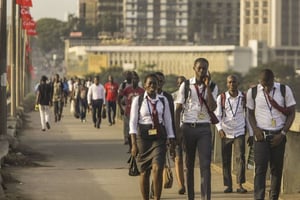 Des lycéens à la sortie des cours à Abidjan en mars 2016 (illustration). © Jacques Torregano pour JA.