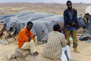 Des migrants subsahariens à Tamanrasset, en Algérie, en 2007. © AIDAN LEWIS/AP/SIPA