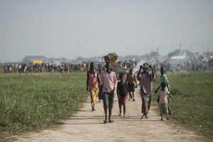 Le camp de déplacés de l’aéroport de Bangui, en Centrafrique. © Sylvain Cherkaoui pour Jeune Afrique.