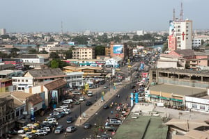 Le quartier commercial de Ganhi à Cotonou, capitale économique du Bénin. © Gwenn Dubourthoumieu pour Jeune Afrique