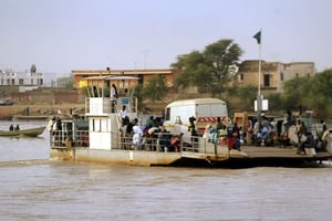 Sur le fleuve Sénégal, en novembre 2003. © BEN CURTIS/AP/SIPA