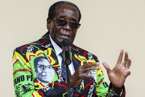 Robert Mugabe lors de son allocution du 17 décembre, à Masvingo. © Jekesai NJIKIZANA/AFP