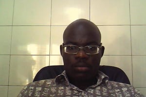 Anani à 29 ans, il enseigne à l’université et dirige un cabinet de marketing à Lomé. © Anani