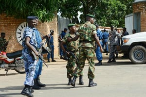 Des forces de sécurité burundaises, le 25 avril 2016 à Bujumbura. © Oneshore Nibigira/AFP
