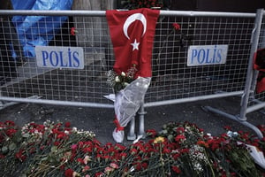 Devant le Reina,  l’une des plus célèbres boîtes de nuit d’Istanbul frappée par un attentat le 31 décembre 2016. © Halit Onur Sandal/AP/SIPA