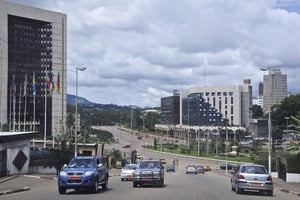 Le centre-ville de Yaoundé, au Cameroun, devant la Primature (photo d’illustration). © Vincent Fournier/Jeune Afrique