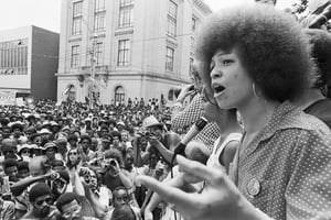 Angela Davis lors d’une manifestation à Raleigh. © Bettmann Archive/GettyImages
