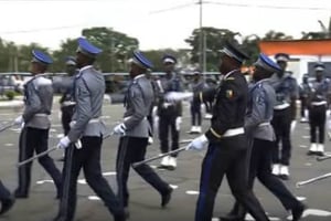 Défilé de gendarmes ivoiriens à Abidjan. © Capture Youtube / RTI