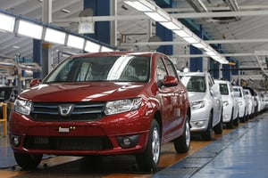 Ligne d’assemblage de la Dacia Sandero à Casablanca le 9 avril 2013. © Abdeljalil Bounhar/AP/SIPA