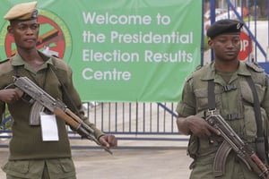 Des policiers zambiens, lors de la présidentielle de 2015. © Tsvangirayi Mukwazhi/AP/SIPA