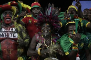 Des supporters camerounais au stade de l’Amitié de Libreville, le 22 janvier 2017. © Sunday Alamba/AP/SIPA