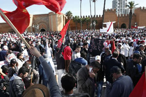 Une ancienne manifestation avait rassemblé le Mouvement du 20 février et les enseignants stagiaires  le 24 janvier 2016. © Abdeljalil Bounhar/AP/SIPA
