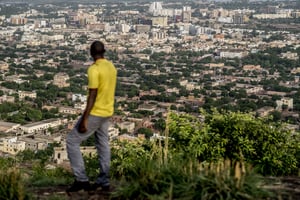 Vue de Bamako (Mali) depuis le somment de la colline Lassa. © Sylvain Cherkaoui pour JA