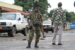 Un militaire burundais à Bujumbura, le 8 novembre 2015. © Stringer/AP/SIPA