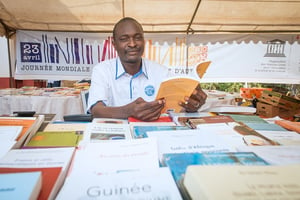 Sansy Kaba, éditeur, directeur de la librairie l’Harmattan à Conakry et organisateur de l’événement « Les 72 Heures du Livre » au Centre Culturel Franco-Guinéen, le 24 avril 2015 © Youri Lenquette/Jeune Afrique