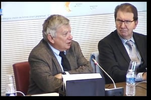 Jean Glavany et Guy Teissier lors de la présentation du rapport, le 18 janvier, à Paris. © capture d’écran LCP