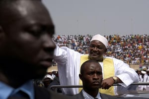 Le nouveau président gambien, Adama Barrow, lors de la fête de son investiture, le 18 février 2017 au stade de l’Indépendance à Bakau, près de Banjul. © AFP/Seyllou