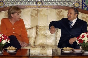 Le 16 Juillet 2008, Angela Merkel a été reçue par le président Abdelaziz Bouteflika. © STRINGER/AP/SIPA