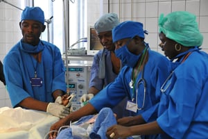 Des médecins à Yaoundé (photo d’illustration). © Renaud VAN DER MEEREN pour Les Editons du Jaguar