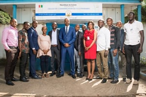 Le porte-parole du gouvernement, Damantang Albert Camara (au centre), entouré de ses jeunes communicants. © Youri Lenquette/JA