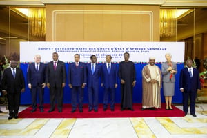 Sommet extraordinairedes chefs d’État de la sous-région,à Yaoundé le23 décembre 2016,en présence de Michel Sapin et de Christine Lagarde. © MABOUP