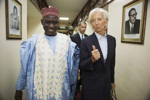 Le ministre des Finances du Cameroun, Alamine Ousmane Mey, en compagnie de la directrice générale du FMI, à Yaoundé, en janvier 2016. © Fernand Kuissu