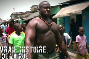 Dans les années 1980 à Abidjan, la guerre des gangs faisait rage, avant que le président Houphouët-Boigny n’intervienne. © Capture d’écran Youtube / DR