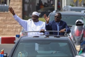 Adama Barrow (g) et Macky Sall (d) à Dakar, le 2 mars 2017. © Présidence Sénégal