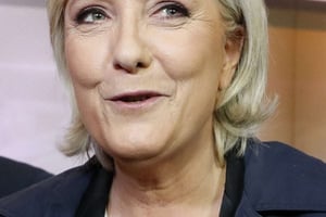 Marine Le Pen, candidate du Front National à l’élection présidentielle, lors du débat télévisé avec quatre autres candidats, à Aubervilliers le 20 mars 2017. © Patrick Kovarik/AP/SIPA