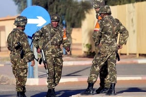 Des soldats algériens sécurisent l’aéroport d’In Amenas le 19 janvier 2013 (photo d’illustration). © Mohamed Kadri/AP/SIPA