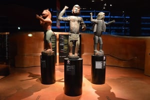 Des statuettes béninoises exposées au Quai Branly, à Paris. © CC/Wikimedia Commons