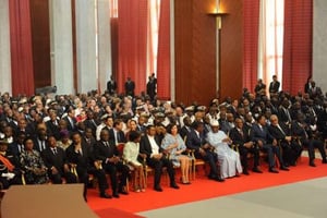 L’assistance attendant que le président du Gabon Ali Bongo Ondimba prête serment pour un second mandant le 27 septembre 2016 à Libreville. © Jeremi Mba/AP/SIPA