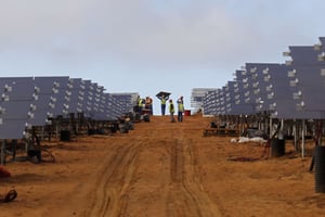 Dans un parc photovoltaïque, en Afrique du Sud, en mars 2016 (photo d’illustration). © Schalk van Zuydam/AP/SIPA